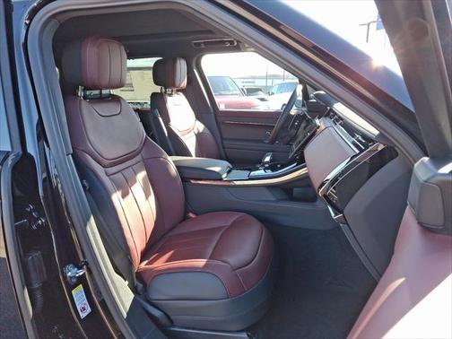 2025 Land Rover Range Rover Sport SE