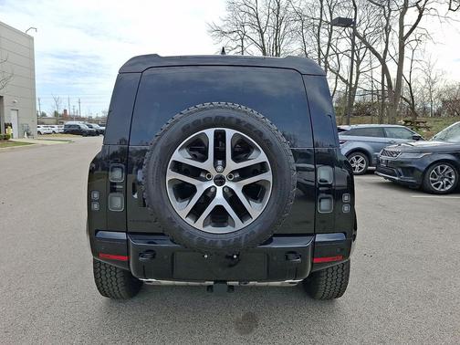 Santorini Black Metallic 2026 Land Rover Defender P400 X-Dynamic SE
