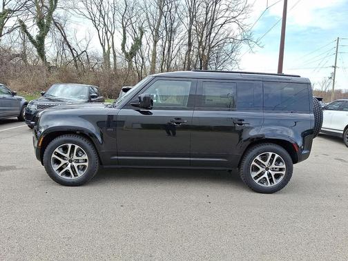 Santorini Black Metallic 2026 Land Rover Defender P400 X-Dynamic SE