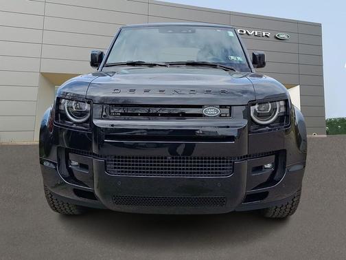 Santorini Black Metallic 2026 Land Rover Defender P400 X-Dynamic SE