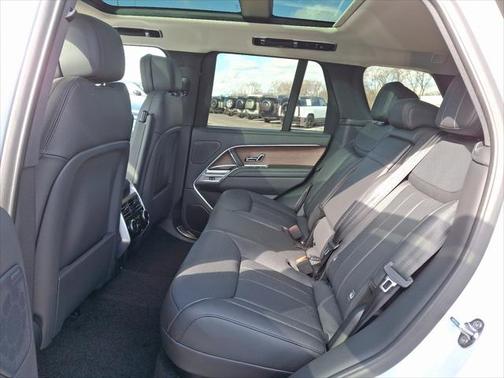 2025 Land Rover Range Rover P400 SE