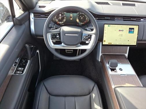 2025 Land Rover Range Rover P400 SE