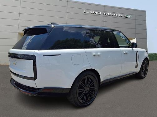 Fuji White 2026 Land Rover Range Rover P400 SE 7 Seat