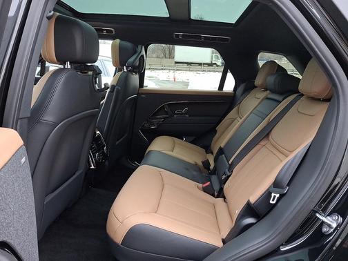 2026 Land Rover Range Rover Sport SE