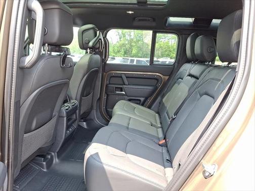 2025 Land Rover Defender 110 P400 X-Dynamic SE