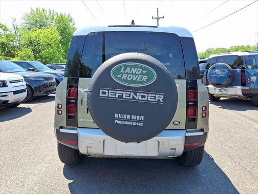 2022 Land Rover Defender 110 SE
