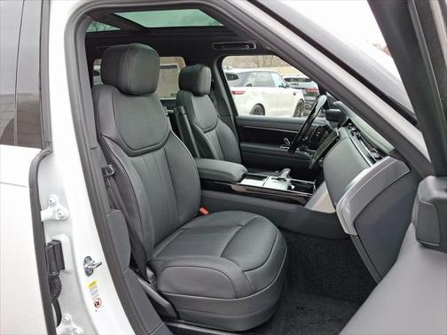 2025 Land Rover Range Rover P530 SE 7 Seat
