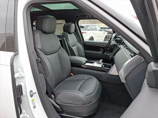 2025 Land Rover Range Rover P530 SE 7 Seat