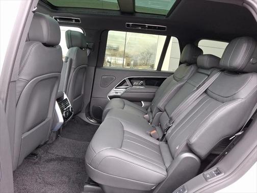 2025 Land Rover Range Rover P530 SE 7 Seat