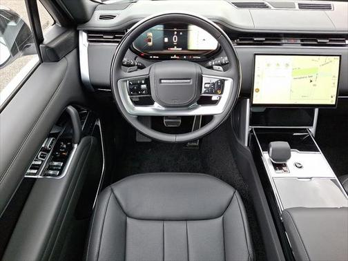 2025 Land Rover Range Rover P530 SE 7 Seat