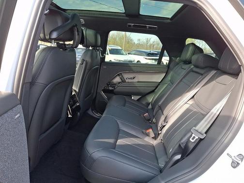 2026 Land Rover Range Rover Sport SE