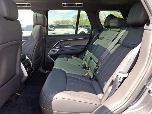 2025 Land Rover Range Rover P530 SE