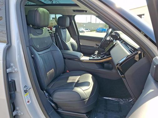 Santorini Black Metallic 2023 Land Rover Range Rover Sport SE