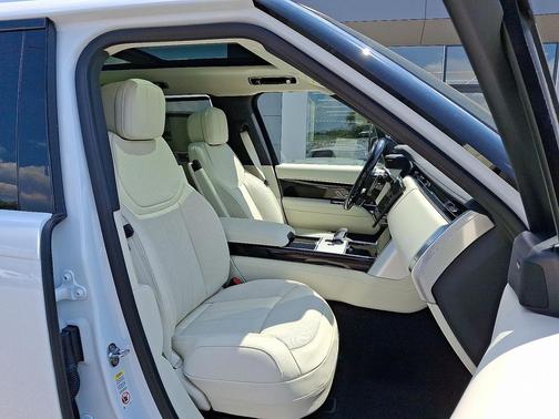 2025 Land Rover Range Rover P400 SE 7 Seat