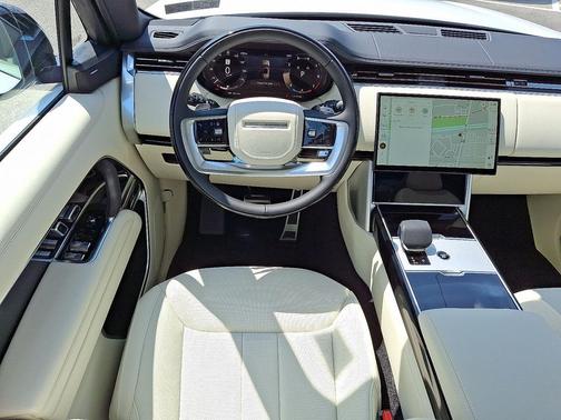 2025 Land Rover Range Rover P400 SE 7 Seat