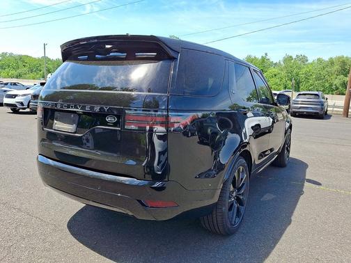 Santorini Black Metallic 2023 Land Rover Discovery P360 S R-Dynamic