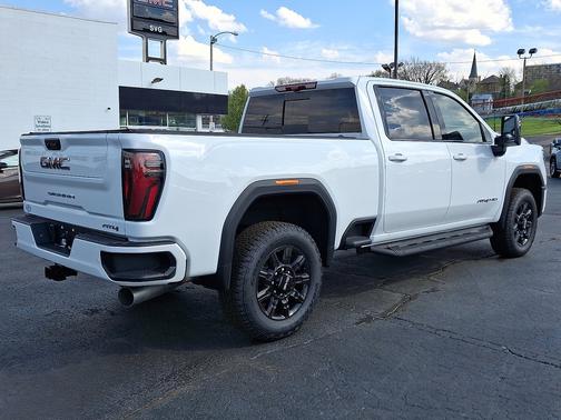 Summit White 2026 GMC Sierra 2500 4WD Crew Cab 159" AT4