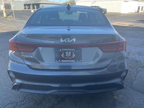 Gravity Gray 2024 Kia Forte LXS IVT