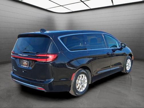 2024 Chrysler Pacifica Touring-L