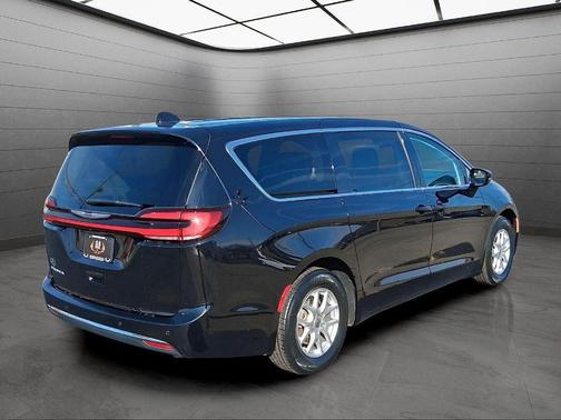 2024 Chrysler Pacifica Touring-L
