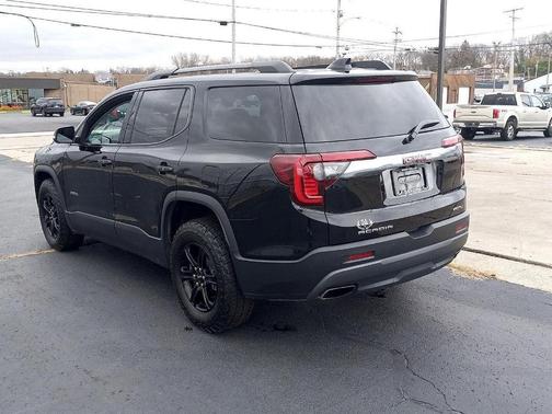 2023 GMC Acadia AT4