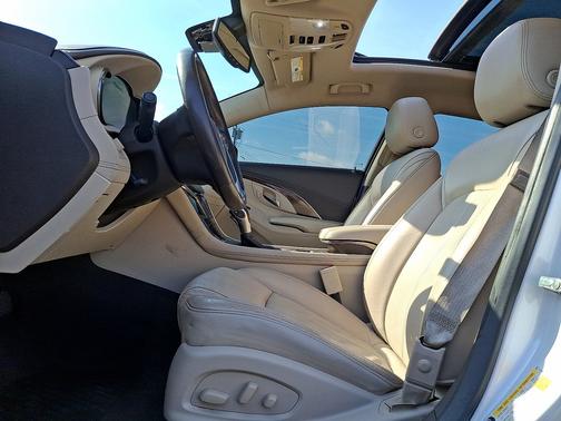 White Frost Tricoat 2016 Buick LaCrosse 4dr Sdn Premium I FWD