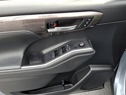 Moon Dust 2021 Toyota Highlander Limited AWD (Natl)
