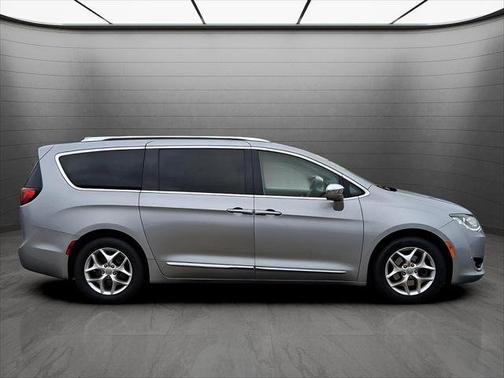 2020 Chrysler Pacifica Limited FWD