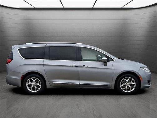 2020 Chrysler Pacifica Limited FWD