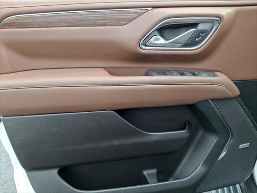 Iridescent Pearl Tricoat 2023 Chevrolet Suburban 4WD 4dr High Country