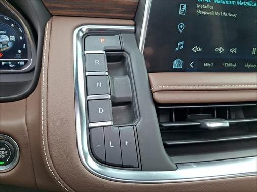 Iridescent Pearl Tricoat 2023 Chevrolet Suburban 4WD 4dr High Country