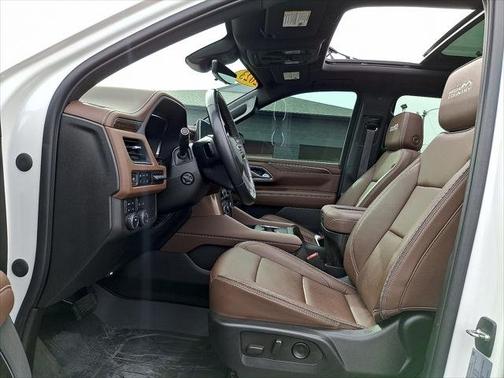 Iridescent Pearl Tricoat 2023 Chevrolet Suburban 4WD 4dr High Country