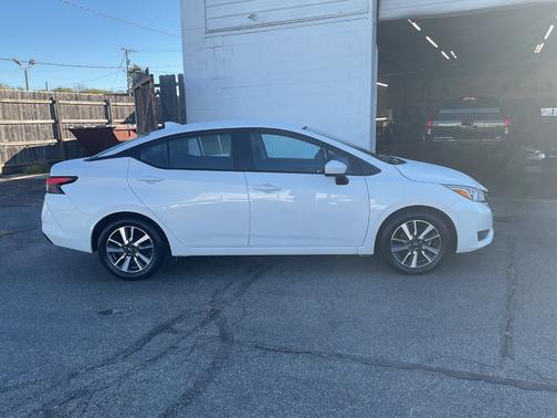 2024 Nissan Versa SV CVT