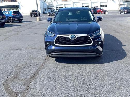 2022 Toyota Highlander Hybrid LE