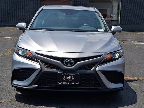 Celestial Silver Metallic 2024 Toyota Camry SE Auto (Natl)