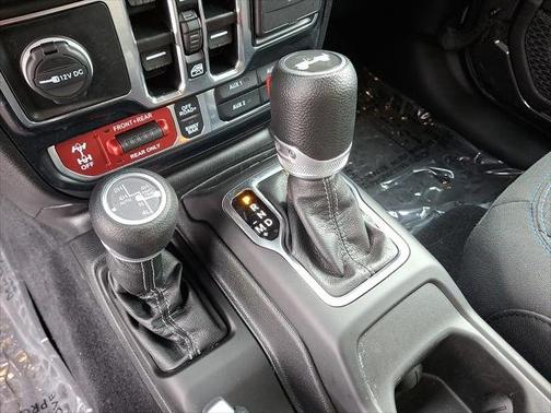 Granite Crystal Metallic Clearcoat 2024 Jeep Wrangler 4xe Rubicon 4x4