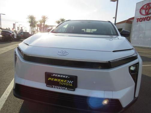 Pear 2026 Toyota bZ XLE Plus