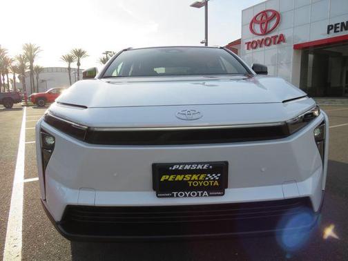 Pear 2026 Toyota bZ XLE Plus