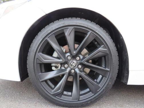 Ice Cap 2024 Toyota Corolla Hybrid SE