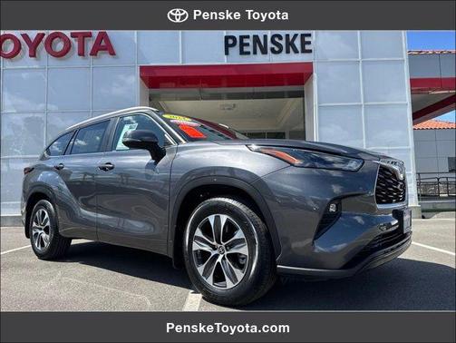 Magnetic Gray Metallic 2024 Toyota Highlander XLE