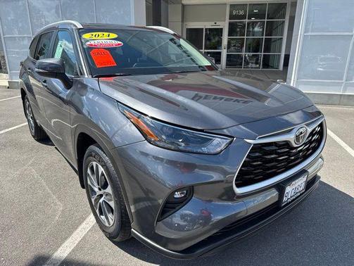 Magnetic Gray Metallic 2024 Toyota Highlander XLE