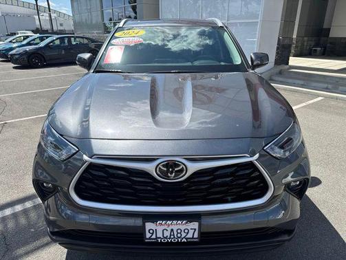 Magnetic Gray Metallic 2024 Toyota Highlander XLE