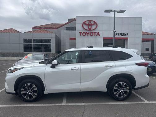 Wind Chill Pearl 2023 Toyota Highlander XLE