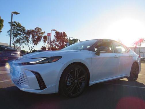 Wind Chill Pearl/Black 2026 Toyota Camry XSE