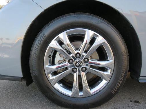 2023 Toyota Sienna XSE 7 Passenger