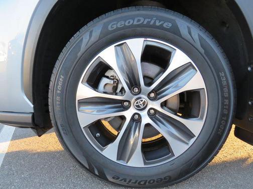 Moon Dust 2023 Toyota Highlander XLE