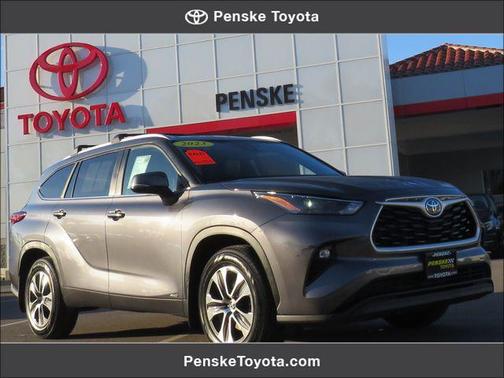Magnetic Gray Metallic 2023 Toyota Highlander Hybrid XLE