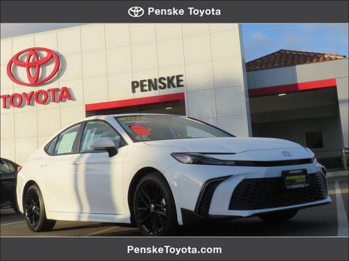 Ice Cap 2026 Toyota Camry SE