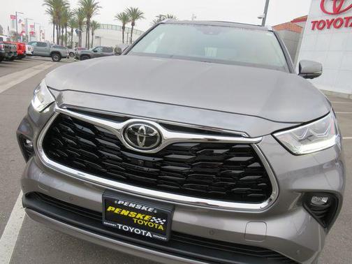 Heavy Metal 2026 Toyota Highlander Hybrid Platinum