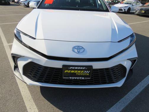 Ice Cap 2026 Toyota Camry SE